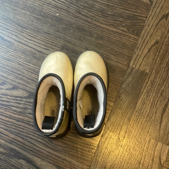 Kids UGG waterproof boots - Picture 2 of 7